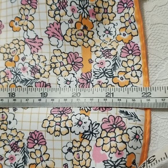 Vintage scarf lot of 11 mixed fabric estate sale find - Picture 10 of 17